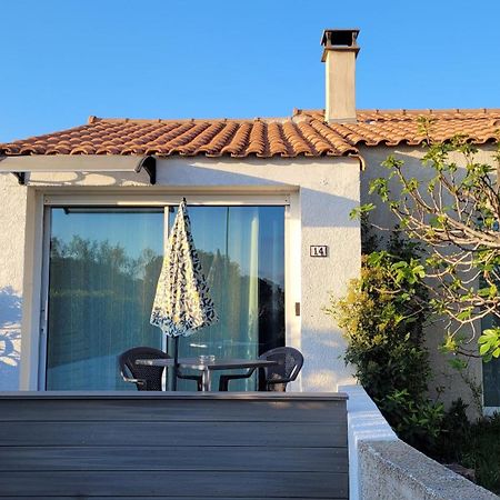 Meze Avec Vue Face A L'Etang Villa Exteriör bild