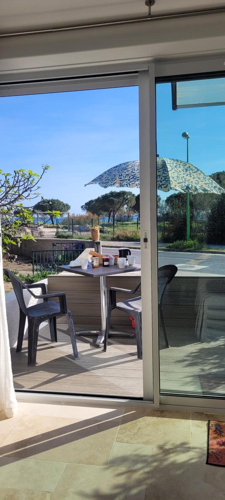 Meze Avec Vue Face A L'Etang Villa Exteriör bild