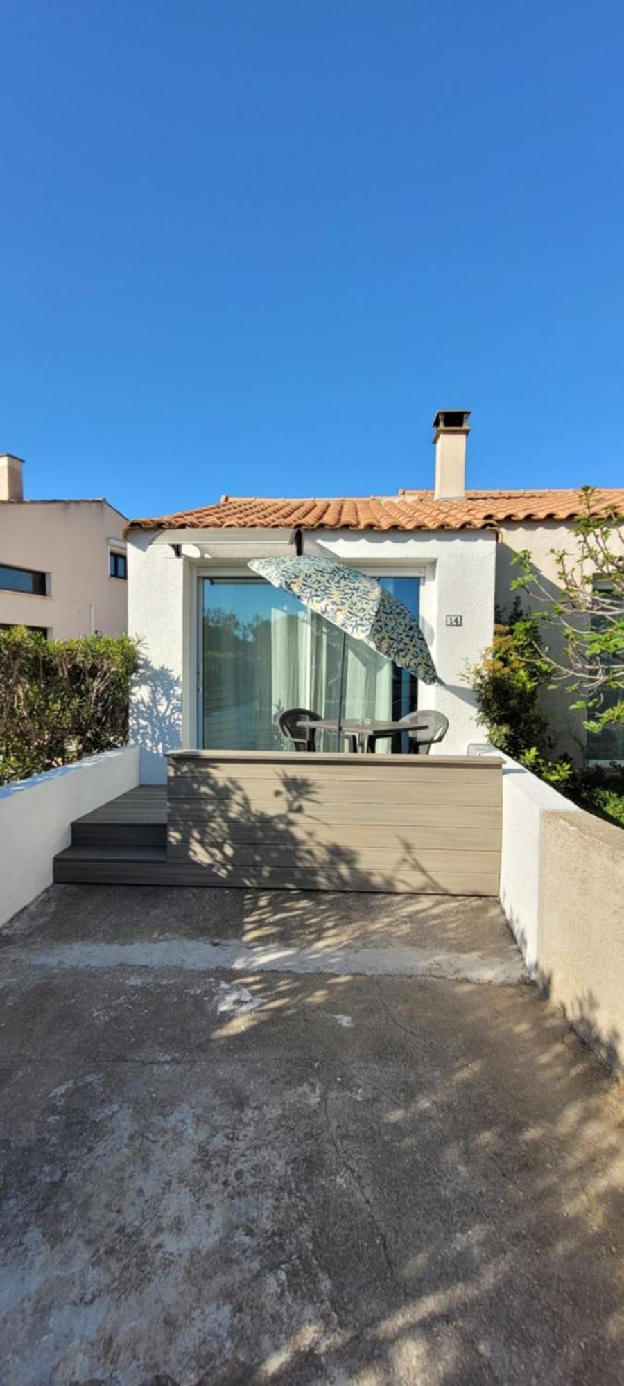 Meze Avec Vue Face A L'Etang Villa Exteriör bild